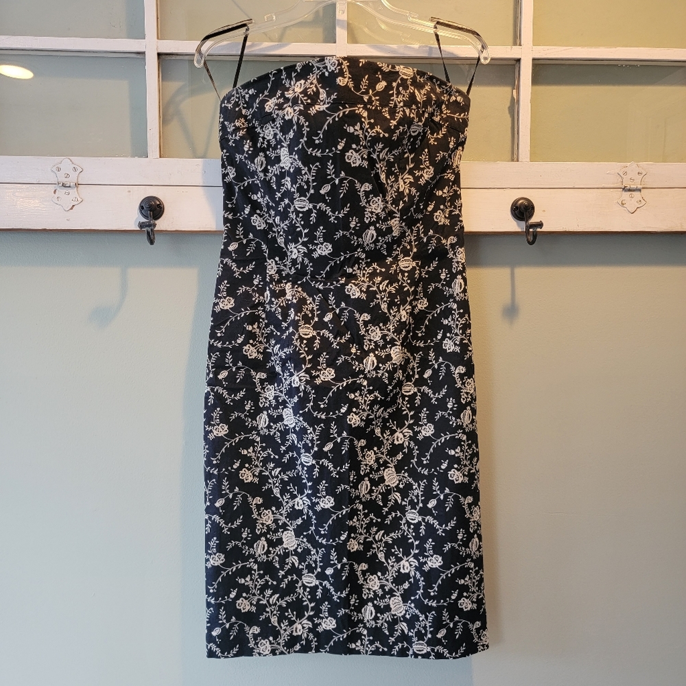 Polo Strapless Classic Dress.